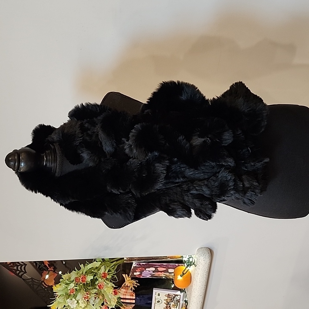 Valerie Stevens 100% Rabbit Ruffle Scarf - Picture 4 of 9